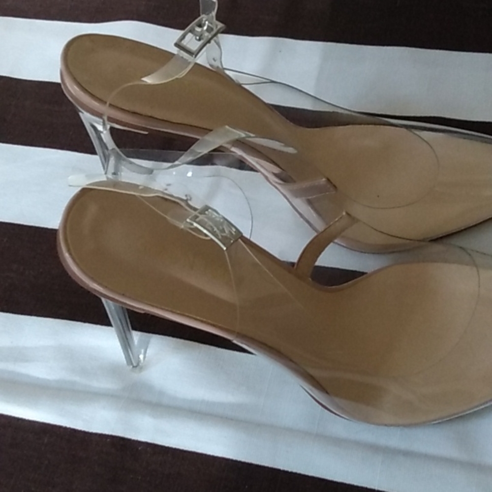 Shoes - Picture 8 of 9